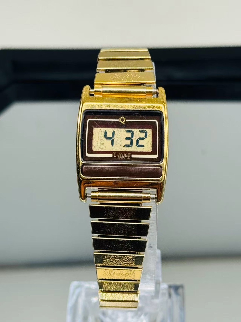 Vintage Timex Quartz LCD Watch Gold Tone Stretch Band 23mm New Battery Working
